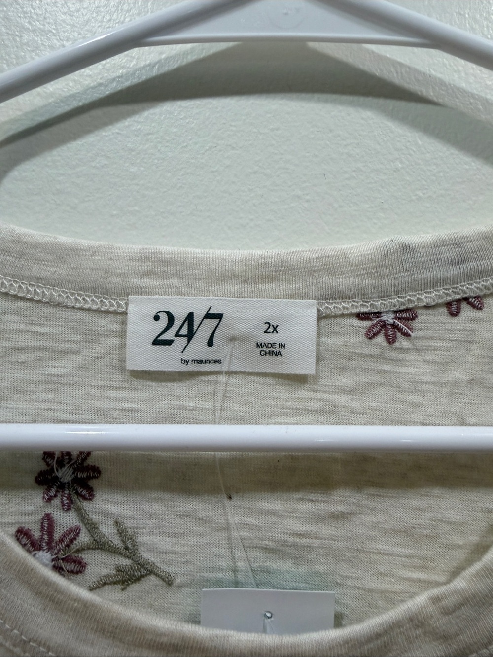 NWT Maurices Size 2X 24/7 Dawson Floral Embroidered Crew Neck Tee - Picture 3 of 6
